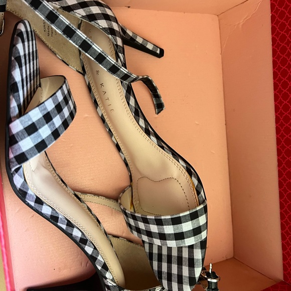 NWT Kelly & Katie gingham heels! So darn cute for spring! ! Make an offer! - Picture 3 of 7